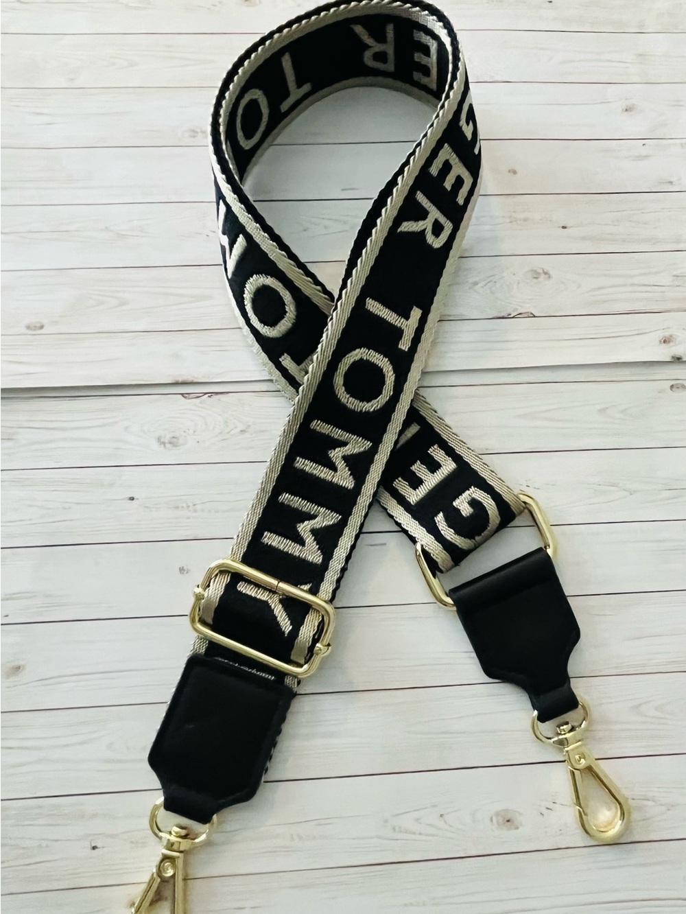 Tommy Hilfiger ~ strap bag